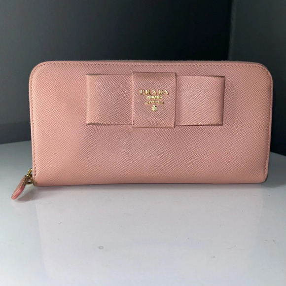 Prada Saffiano Pink Bow Zippy long wallet in Box - Picture 1 of 11